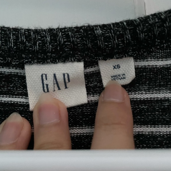 GAP Women’s Long-Sleeve Shirt - Picture 2 of 3